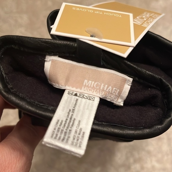 Brand New Michael Kors Shiny Black Touchscreen Gloves w/ Genuine Leather Trim - Picture 11 of 14